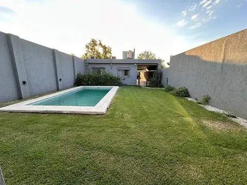 Casa en Venta con 2 cocheras
