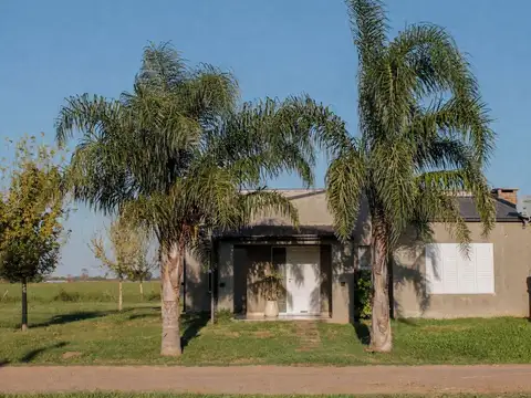 Venta casa moderna de 2 dorm en San Jerónimo Norte