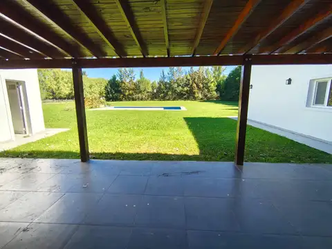 Casa 4 ambientes con 3 baños
