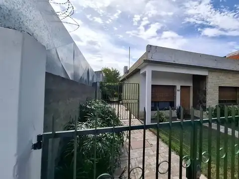 Casa 3 ambientes en venta San Martin con Quincho