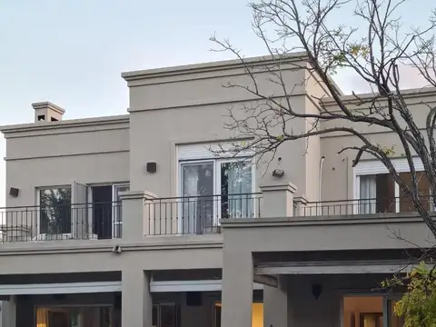 Casa en Alquiler de 4 dormitorios