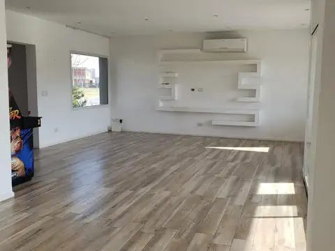 Casa en Alquiler en Puertos - Barrio Ceibos, USD 1.600