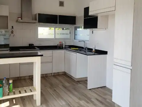 Casa 4 ambientes con 4 baños