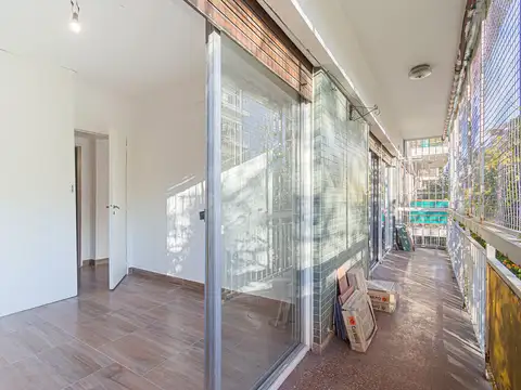 Venta departamento 3 amb. Luminoso. Balcón. Apto Crédito. Flores