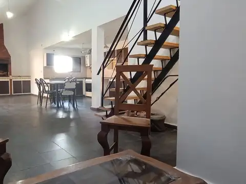 Casa en Venta con 3 cocheras