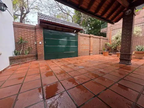 Casa en Venta con 4 cocheras