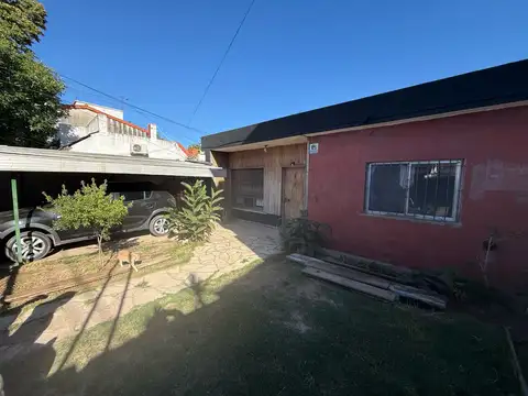 Casa en venta - Beccar - 4 dormitorios - para refaccionar - jardin