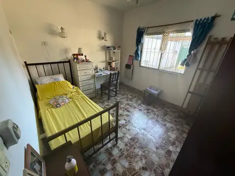 Casa en venta - Beccar - 4 dormitorios - para refaccionar - jardin