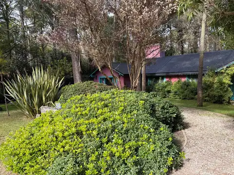 Lindisima casa en Carilo en lugar muy tranquilo en pleno bosque
