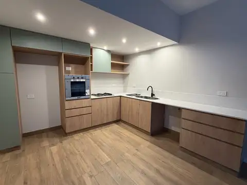 Venta casa de pasillo de 3 dormitorios en barrio Lourdes, Rosario.