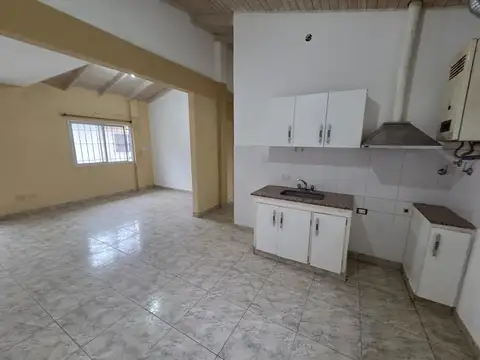Depto Tipo Casa en Alquiler de 3 ambientes