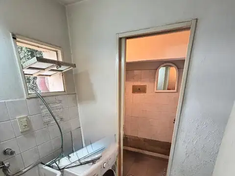 Triplex con cochera y patio, único en la zona.