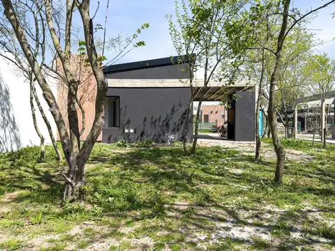 Casa en Alquiler con 1 cochera