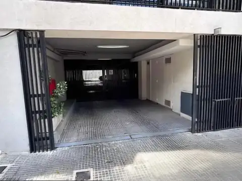 VENTA DE COCHERA CUBIERTA EN PLANTA BAJA
