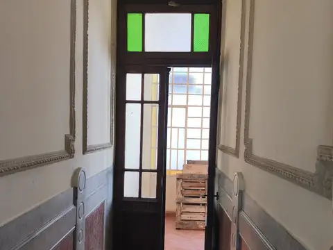 CASA 3 AMBIENTES CON PATIO APTA CONSULTORIOS PSICOLÓGICOS. MARIANO ACOSTA 288 AVELLANEDA