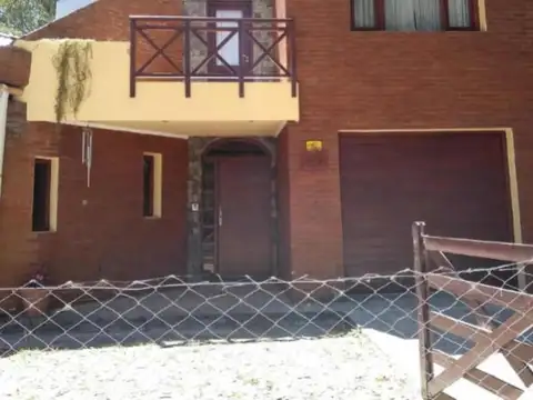 Casa en venta - 3 dormitorios 2 baños - 2 cocheras - Santa Teresita