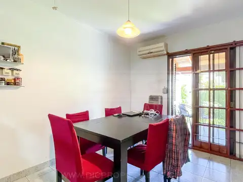 Casa 7 ambientes con 2 baños