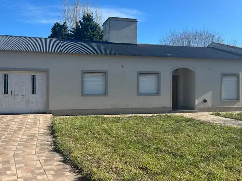 EXCELENTE CASA EN  VENTA EN AZUL