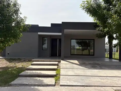 Casa en venta en Canning Barrio Santo Domingo