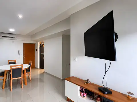 Departamento Tres Ambientes C/frente con Cochera Cubierta en Barrio Naón