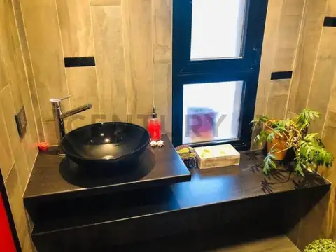 Casa en Venta con 3 cocheras