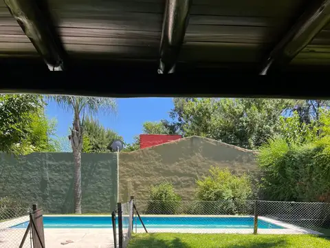 Chalet moderno en venta en Barrio El Cazador