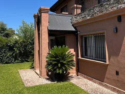 Chalet moderno en venta en Barrio El Cazador