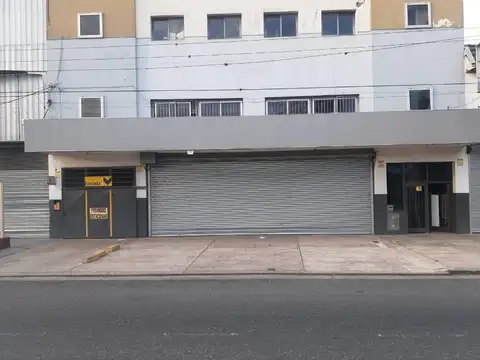Galpón en alquiler de 730m2 sobre Avenida en Bernal 