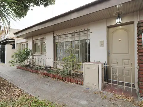 Venta Casa 3 amb en Martinez con patio y cochera!