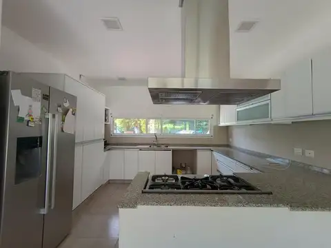 Casa en Barrio Cerrado "El Zozal en Pilar | 4 Dormitorios | Lote 1.800 m² con Piscina