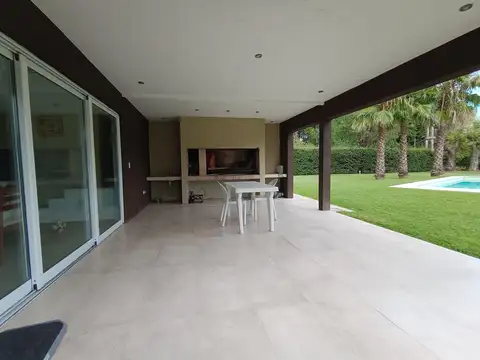 Casa en Barrio Cerrado "El Zozal en Pilar | 4 Dormitorios | Lote 1.800 m² con Piscina