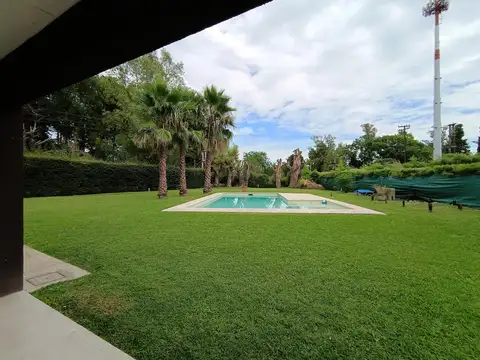 Casa en Venta con 4 cocheras