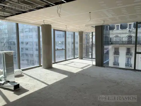 Oficina en Alquiler con 1 cochera