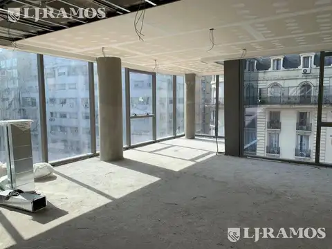 Oficina en Alquiler con 1 cochera