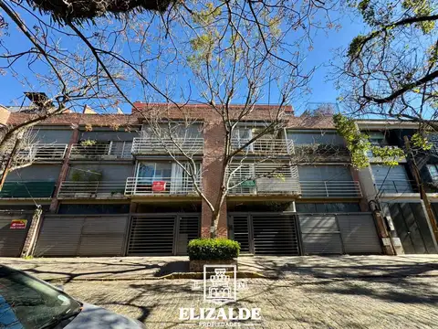 Chacabuco y Almte. Brown - 3 ambientes con cochera - Venta