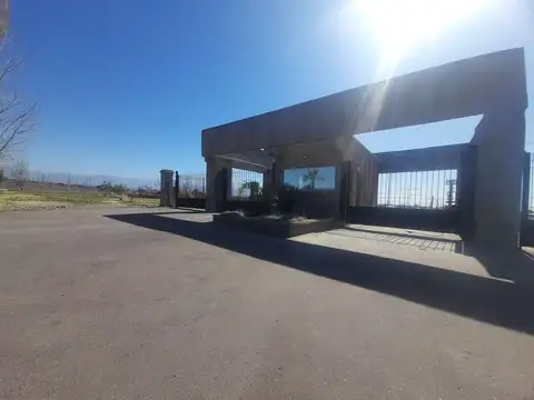 Bº Pinar del Sol 9- Emilio Civit ( Lateral Norte ) y Terrada 100