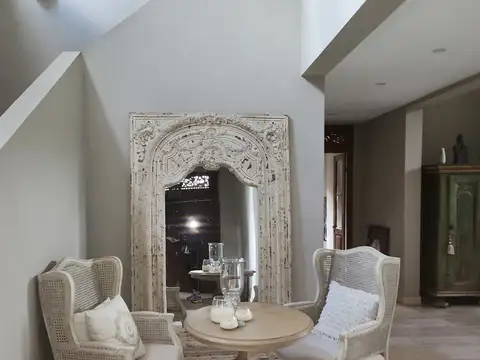 Casa en Venta con 3 cocheras