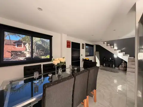 Casa 4 ambientes con 2 baños