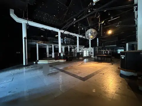 Local en Venta en Pompeya, USD 2.200.000