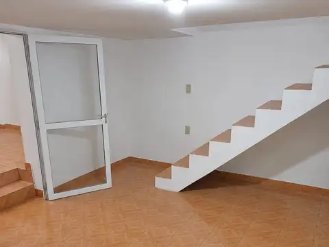 Depto Tipo Casa 4 ambientes con 2 baños