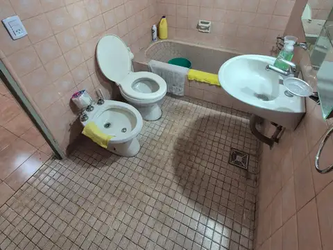 Venta PH 4 ambientes Ciudadela Centro c/ 2 locales