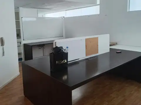 Oficina en Alquiler con 1 cochera