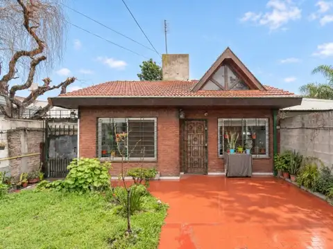 Casa · En venta · 4 Ambientes · 2 Amplios Jardines  Luminosos · Ituzaingo