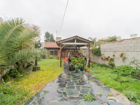 Casa en Venta con 2 cocheras