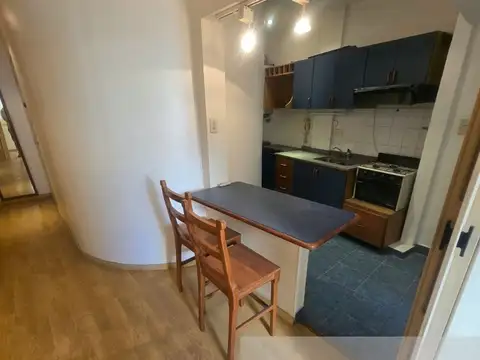 Monoambiente divisible al contrafrente, en un 6º piso, super luminoso  y en muy buen estado