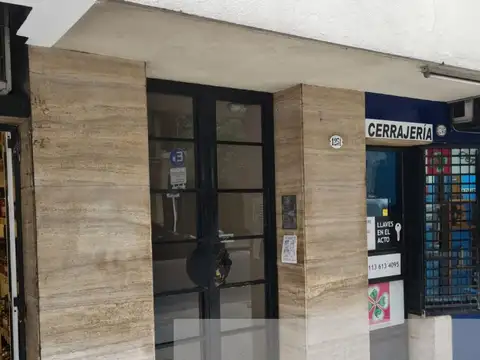 Monoambiente divisible al contrafrente, en un 6º piso, super luminoso  y en muy buen estado
