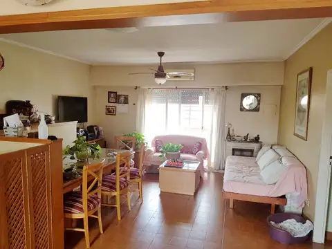 Depto Tipo Casa 4 ambientes con 2 baños