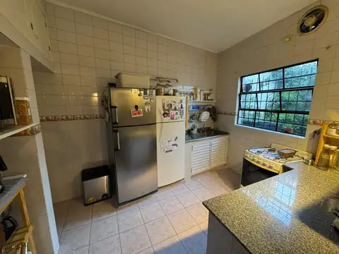 Casa 4 ambientes con 2 Baños en dos plantas en Parque Chas
