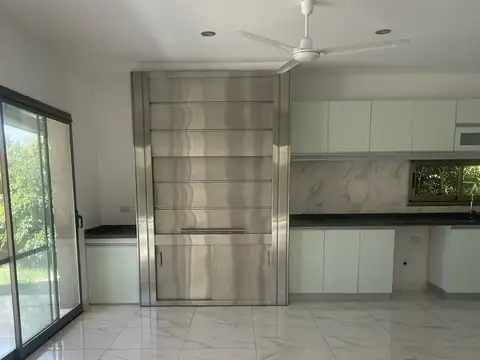 Casa 7 ambientes con 5 baños