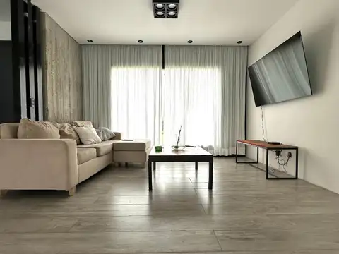 Casa 4 ambientes En Barrio Vicente Federico 1, Berazategui